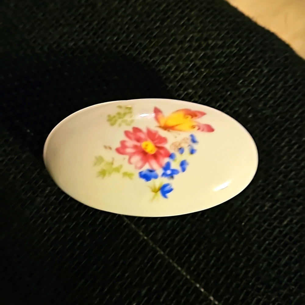 Ceramic trinket box
